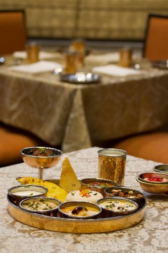Hotel Leisure Inn Grand Chanakya