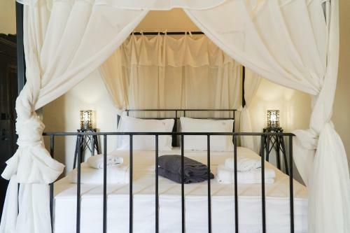 Santorini Heritage Villas