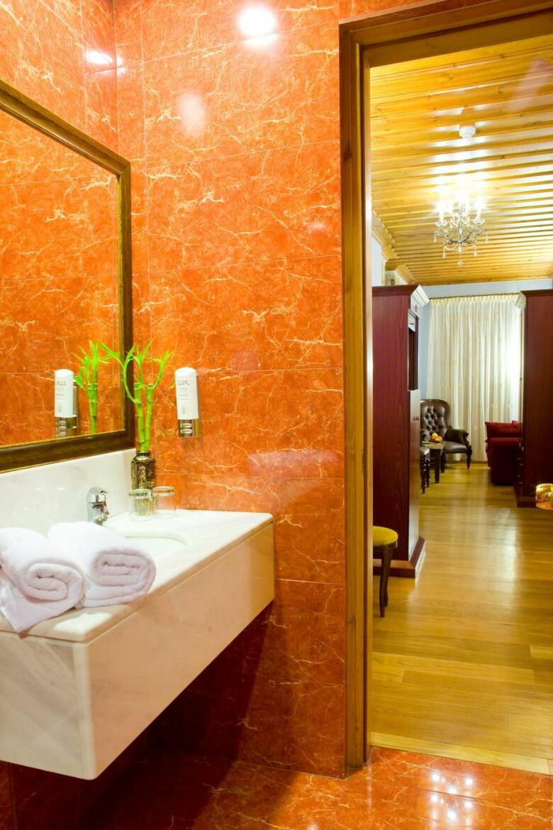 Hostal Kyveli Suites
