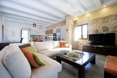 Iridanos Villa