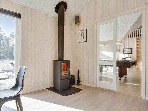 Twelve-bedroom Holiday Home In Frederiksvark