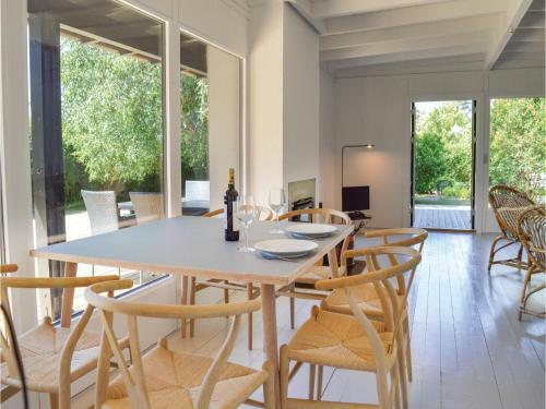 Four-bedroom Holiday Home In Tisvildeleje
