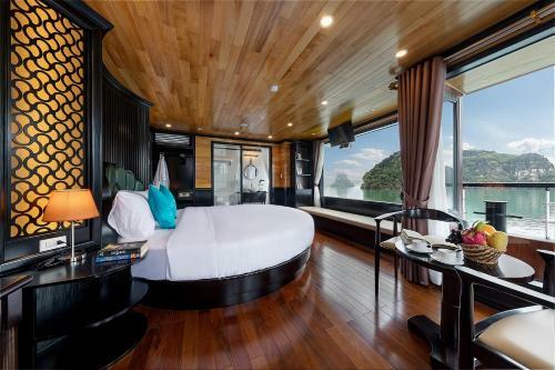 Halong Serenity Cruises