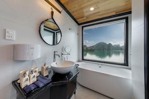 Halong Serenity Cruises