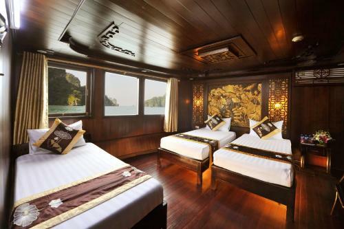 Renea Cruises Halong