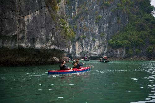 Renea Cruises Halong