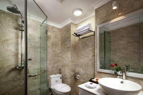 Golden Moon Suite Hotel