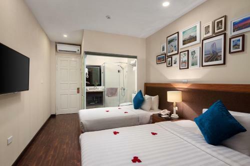 Golden Moon Suite Hotel