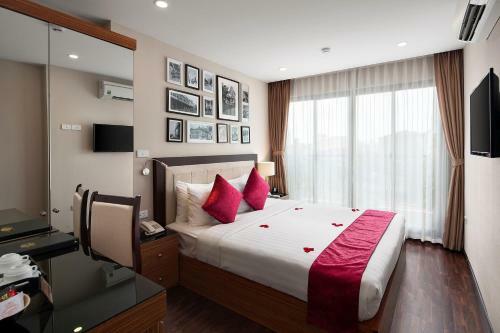 Golden Moon Suite Hotel