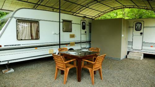 Malwathu Oya Caravan Park