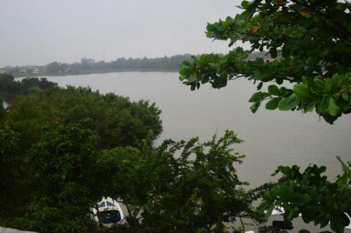 Lake Wave Hotel