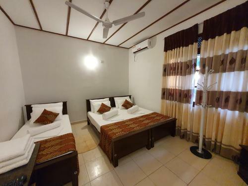 Hostal A And D Holiday Inn