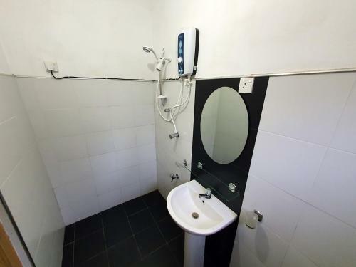 Hostal A And D Holiday Inn