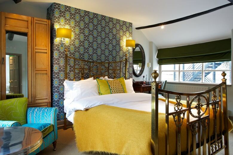 Hotel The Feathers