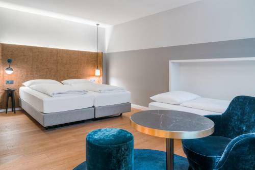 Hotel Stage 12