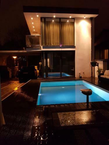 Deluxe Apartment & Suite