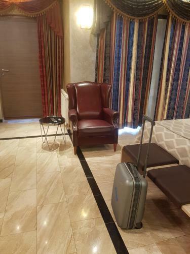 Deluxe Apartment & Suite
