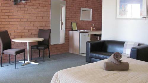 Bristol Hill Motor Inn & Peppa's Licensed Restaurant