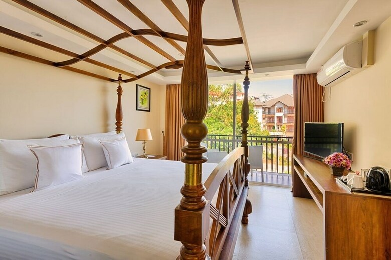 Serene Grand Hotel
