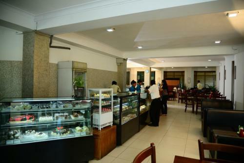 Hostal The Royal Mall