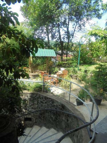 Hostal Suisse View Residence