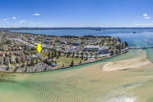 Lakeshore Apartments - Unit 5