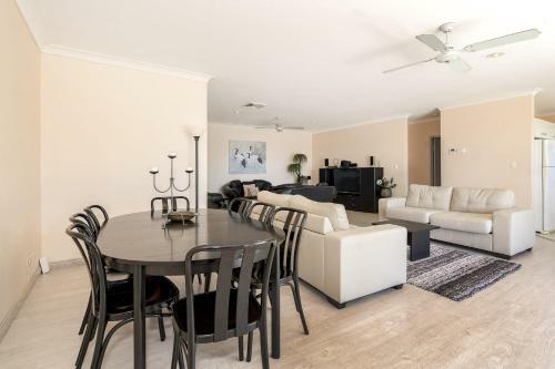 Lakeshore Apartments - Unit 5
