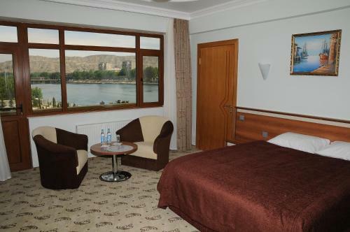 River Side Hotel