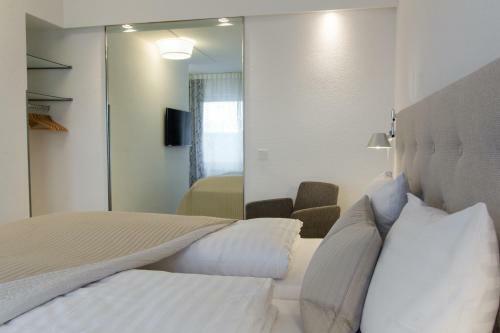 Hotel Six