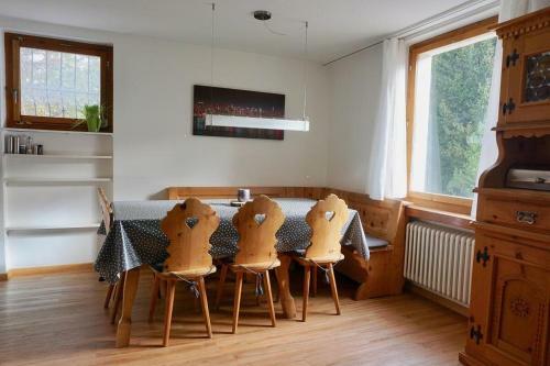 Ulrike (709 Sh)