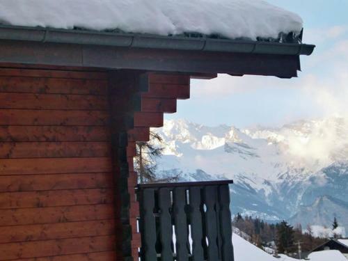 Luxurious Chalet Amidst Mountains In La Tzoumaz