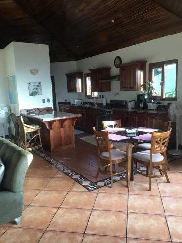 Lodge Arenal Lake Front & View Cottages