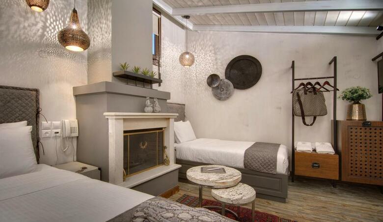 Hotel Frontzou Politia