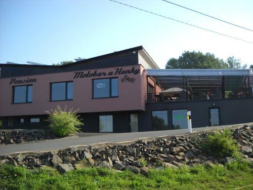 Hostal Penzion A Motobar Bravantice