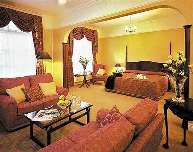 Hotel Blarney Woollen Mills