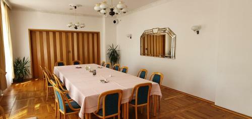 Hotel "stadt K�then" Gmbh & Co.kg