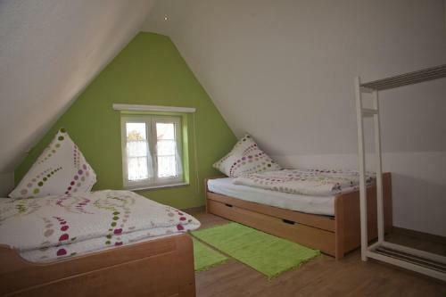 Apartamentos Weingut Herbert Schuler - Ferienwohnungen G�stehaus B�rbel