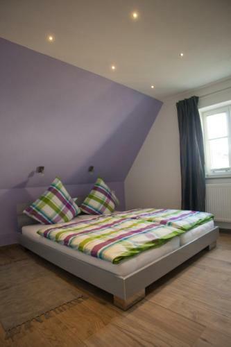 Apartamentos Weingut Herbert Schuler - Ferienwohnungen G�stehaus B�rbel
