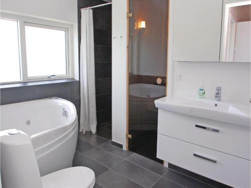 Four-bedroom Holiday Home With A Fireplace In Haderslev
