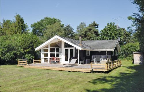 Four-bedroom Holiday Home Humble With A Fireplace 01