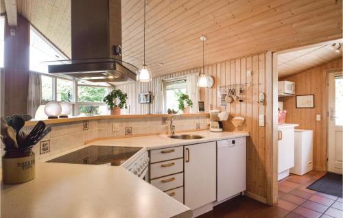 Four-bedroom Holiday Home Humble With A Fireplace 01
