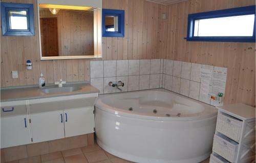Three-bedroom Holiday Home In Vejers Strand