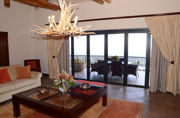 Bezweni Lodge