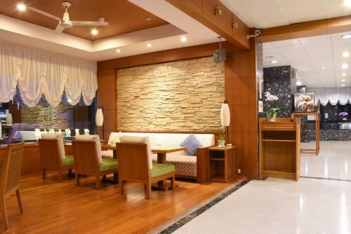 Honey Moon Hotel
