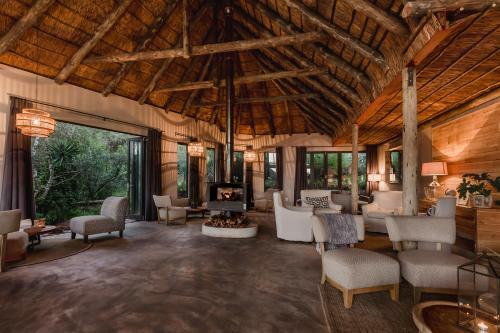 Bukela Game Lodge - Amakhala Game Reserve
