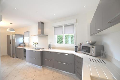 Cagnes-sur-mer Villa Sleeps 8 Pool Air Con Wifi