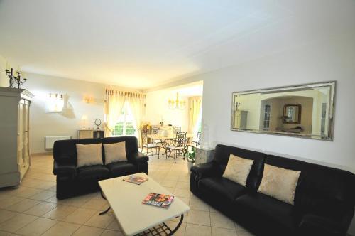 Cagnes-sur-mer Villa Sleeps 8 Pool Air Con Wifi