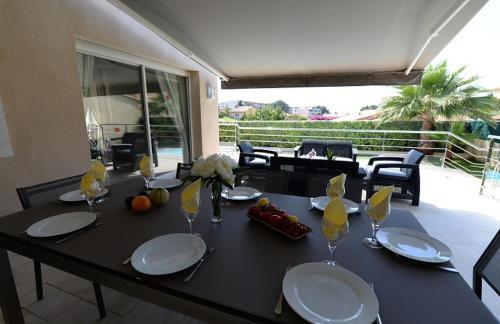 Cagnes-sur-mer Villa Sleeps 8 Pool Air Con Wifi