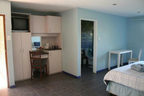 Hostal Columbus Guest House