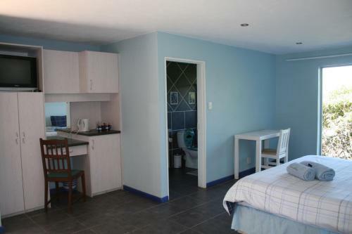 Hostal Columbus Guest House